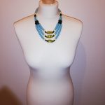 Collier en Ivoire Bleu et Jaune 2